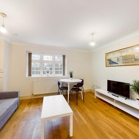 Redhill Town Centre Apartments By Livingo Dış mekan fotoğraf