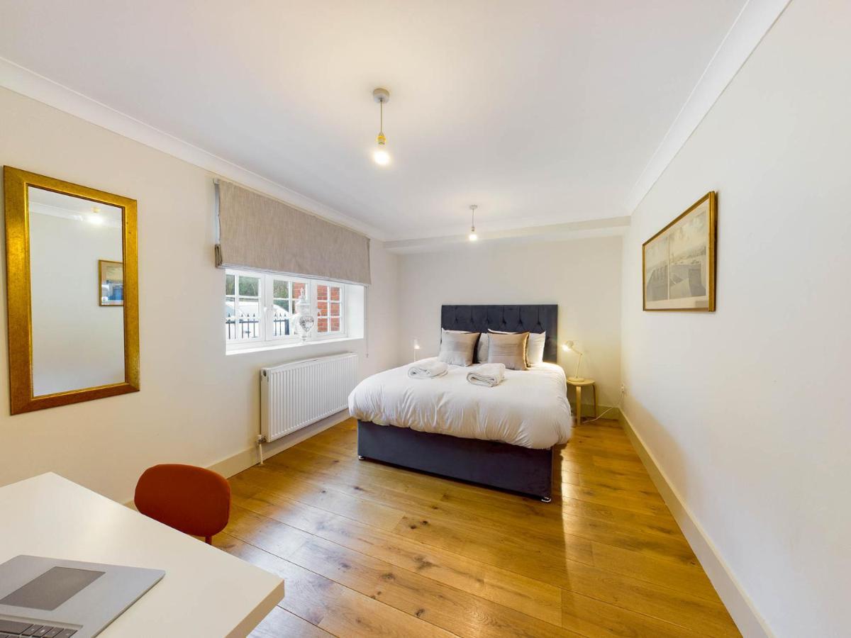 Redhill Town Centre Apartments By Livingo Dış mekan fotoğraf